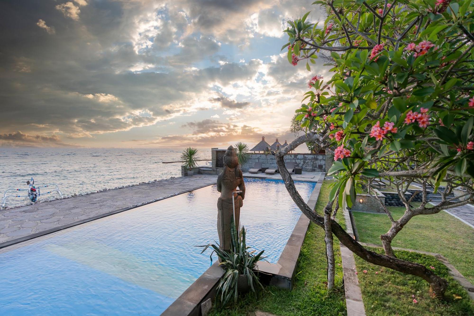 Ganesh Beach Hotel Candi Dasa  Exterior photo